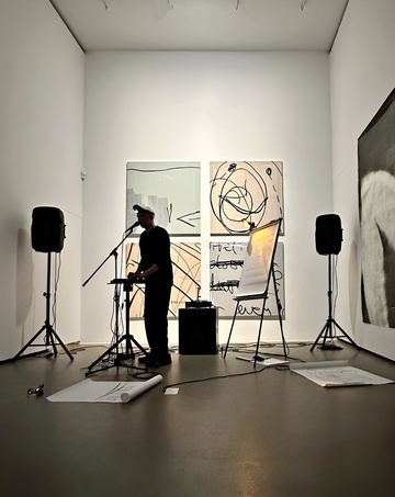 Westner Felix Leon_Galerie Eigen + Art Berlin 2025_Perf_Shaping Words Out Of Dust_restored_Fotograf Felix Leon Westner | © Westner Felix Leon_Galerie Eigen + Art Berlin 2025_Perf_Shaping Words Out Of Dust_restored_Fotograf Felix Leon Westner