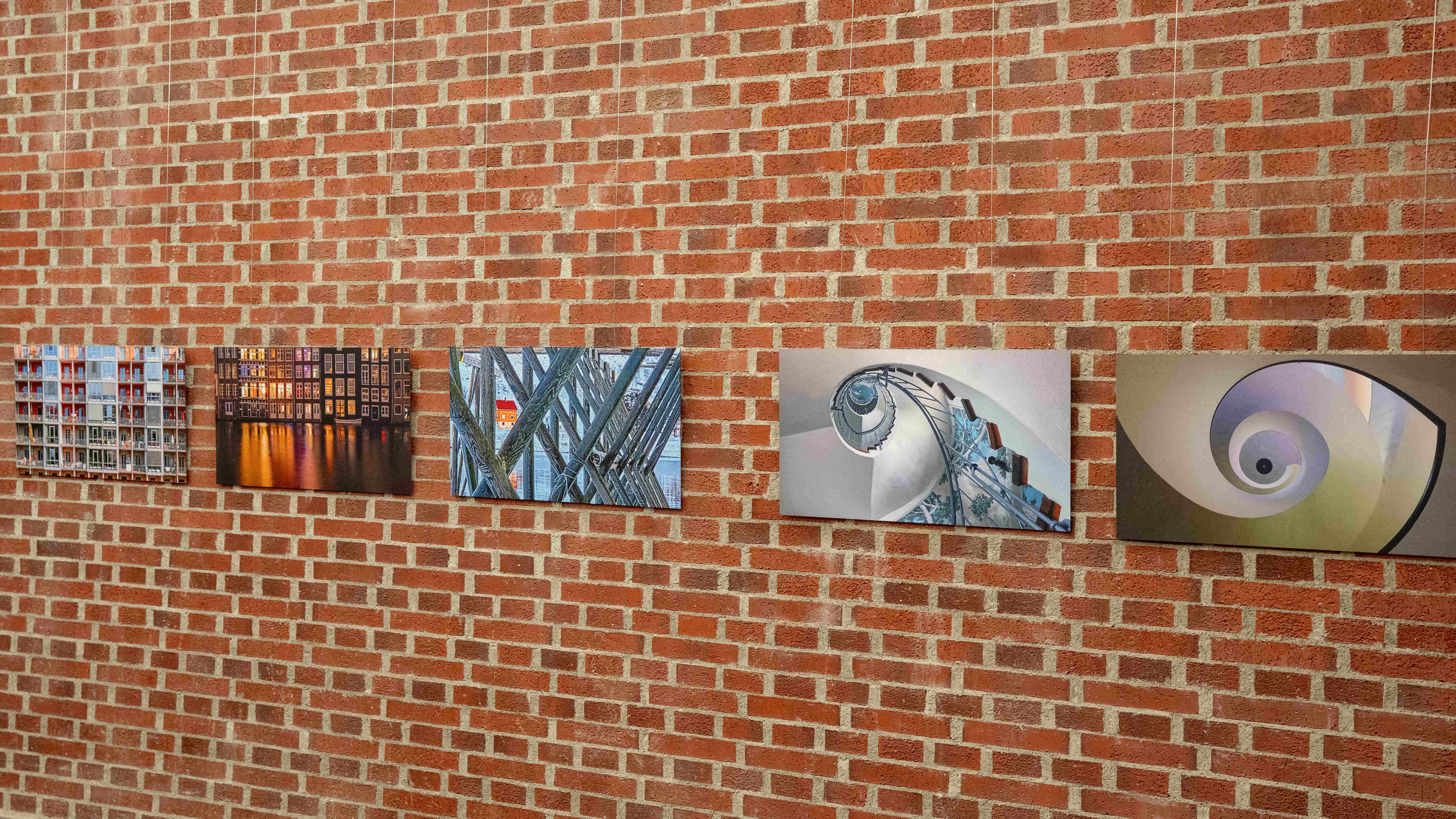 ZU GAST IM KH 2026_ Film- und Fotofreunde Ausstellungsansicht Neubau UG 1 Helena Kolar_ Foto Thomas Häring | © ZU GAST IM KH 2026_ Film- und Fotofreunde Ausstellungsansicht Neubau UG 1 Helena Kolar_ Foto Thomas Häring