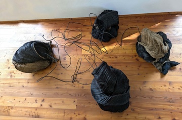 Turid Schuszter_Faktenvertilger_2023_Handweberei am Flachwebstuhl_variabel_Foto Turid Schuszter | © Turid Schuszter_Faktenvertilger_2023_Handweberei am Flachwebstuhl_variabel_Foto Turid Schuszter