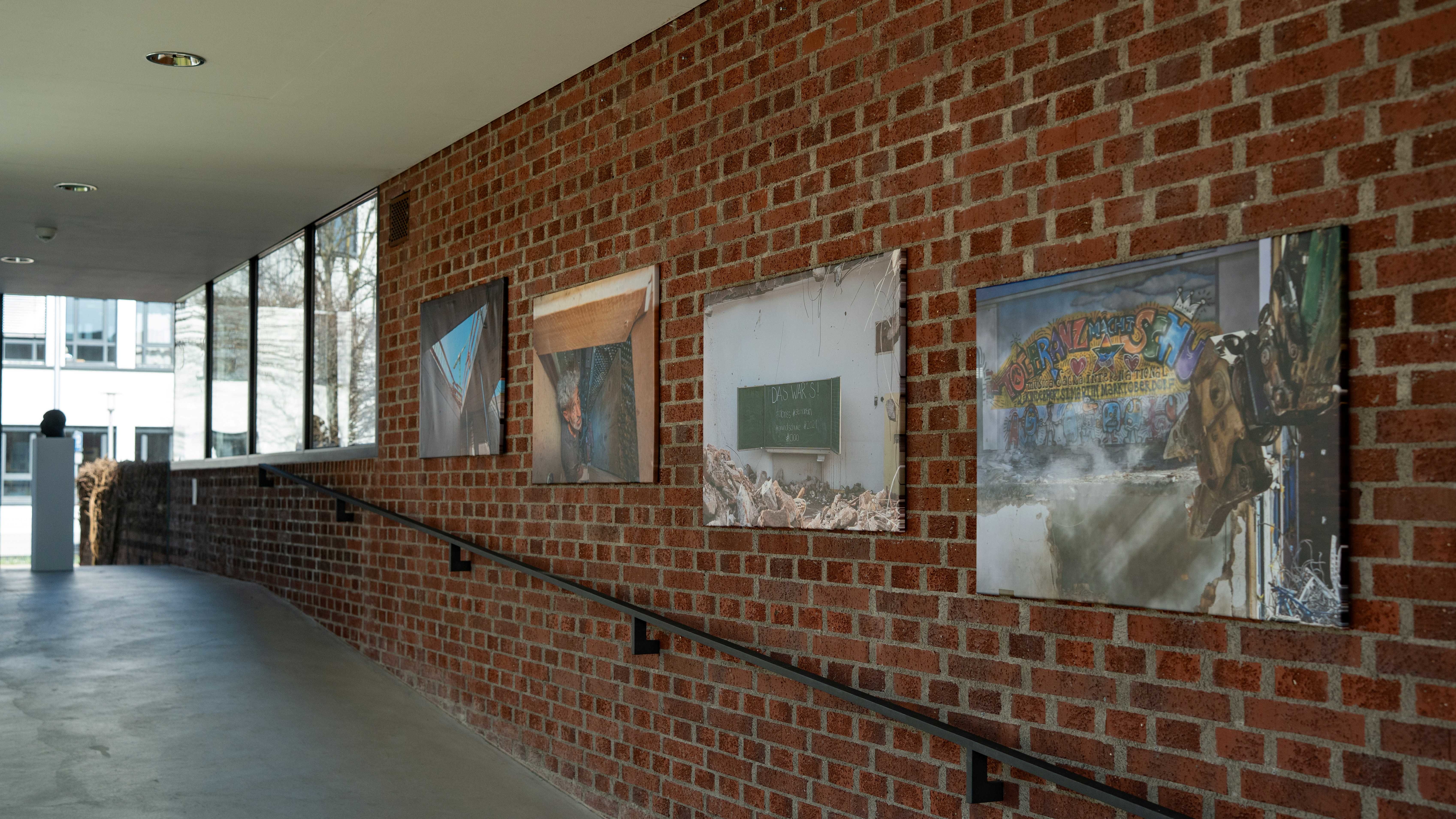 ZU GAST IM KH 2026_ Film- und Fotofreunde Ausstellungsansicht Neubau Glasgang 2 Thomas Häring_Foto Thomas Häring | © ZU GAST IM KH 2026_ Film- und Fotofreunde Ausstellungsansicht Neubau Glasgang 2 Thomas Häring_Foto Thomas Häring